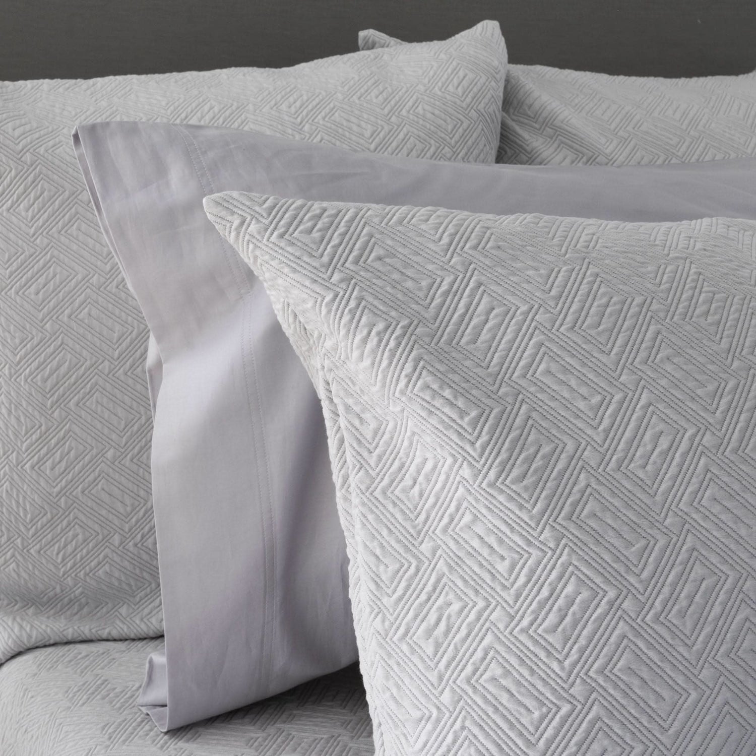 St Genève Scala Matelassé in Grey colourway