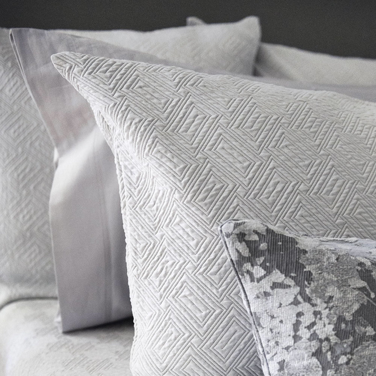 St Genève Scala Matelassé in Grey colourway