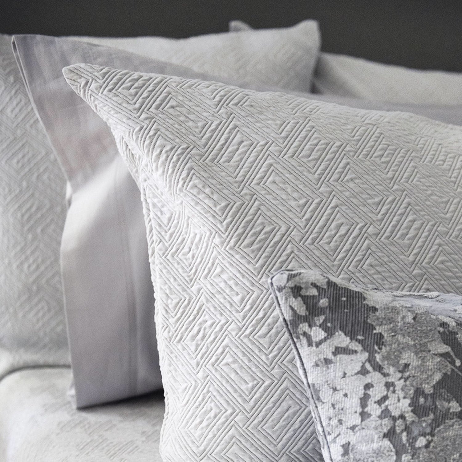 St Genève Scala Matelassé in Grey colourway