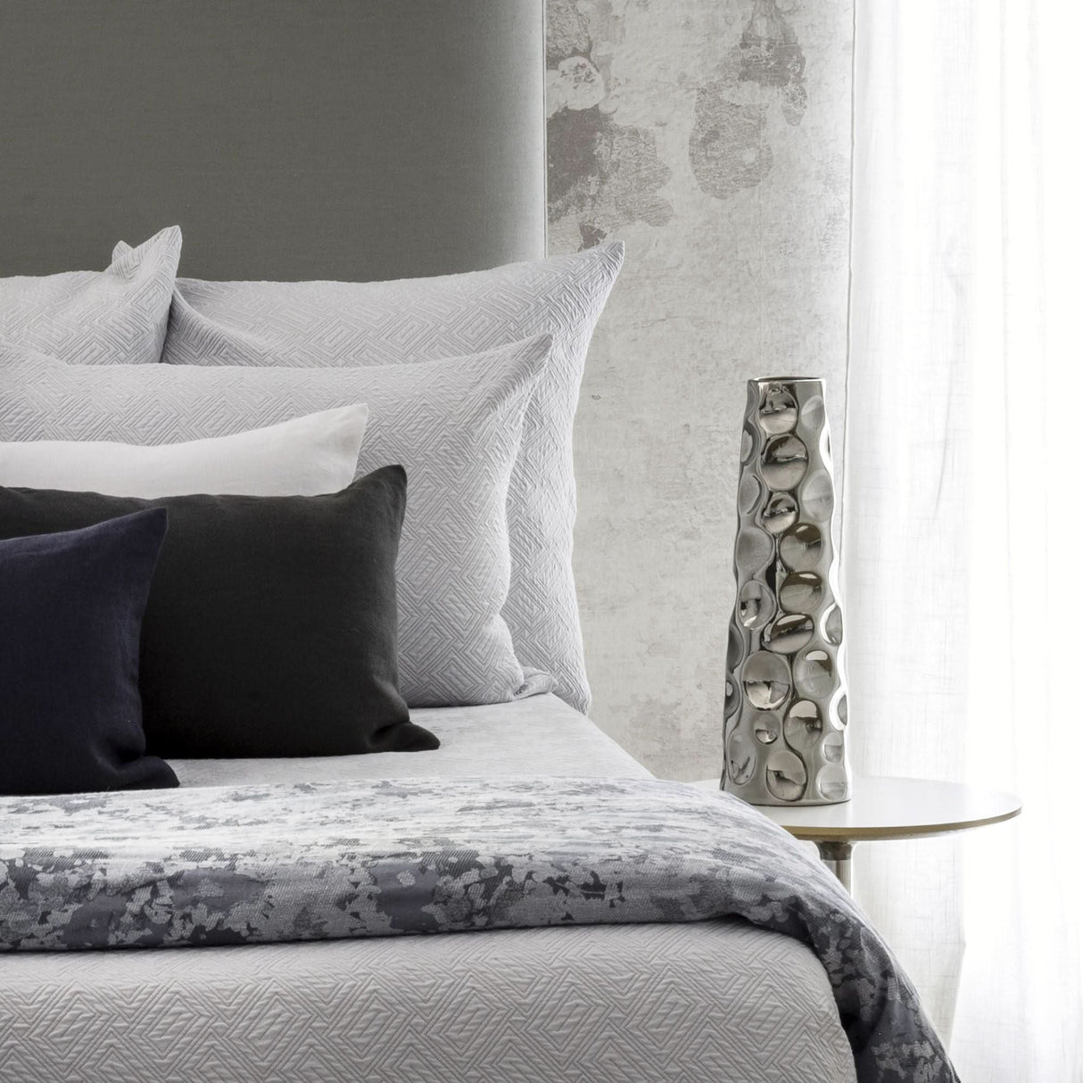 St Genève Scala Matelassé in Grey colourway