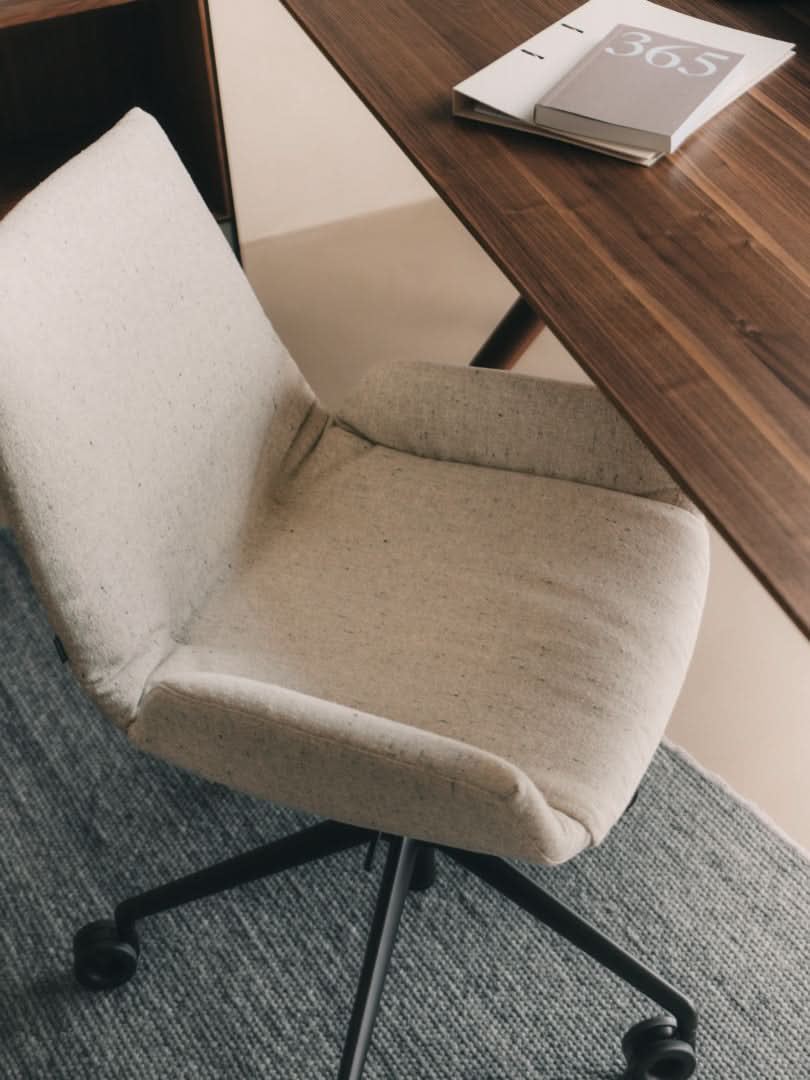 TEAM 7 lui plus office swivel chair. Photo: TEAM 7 - Available in Canada at The Mattress & Sleep Co.