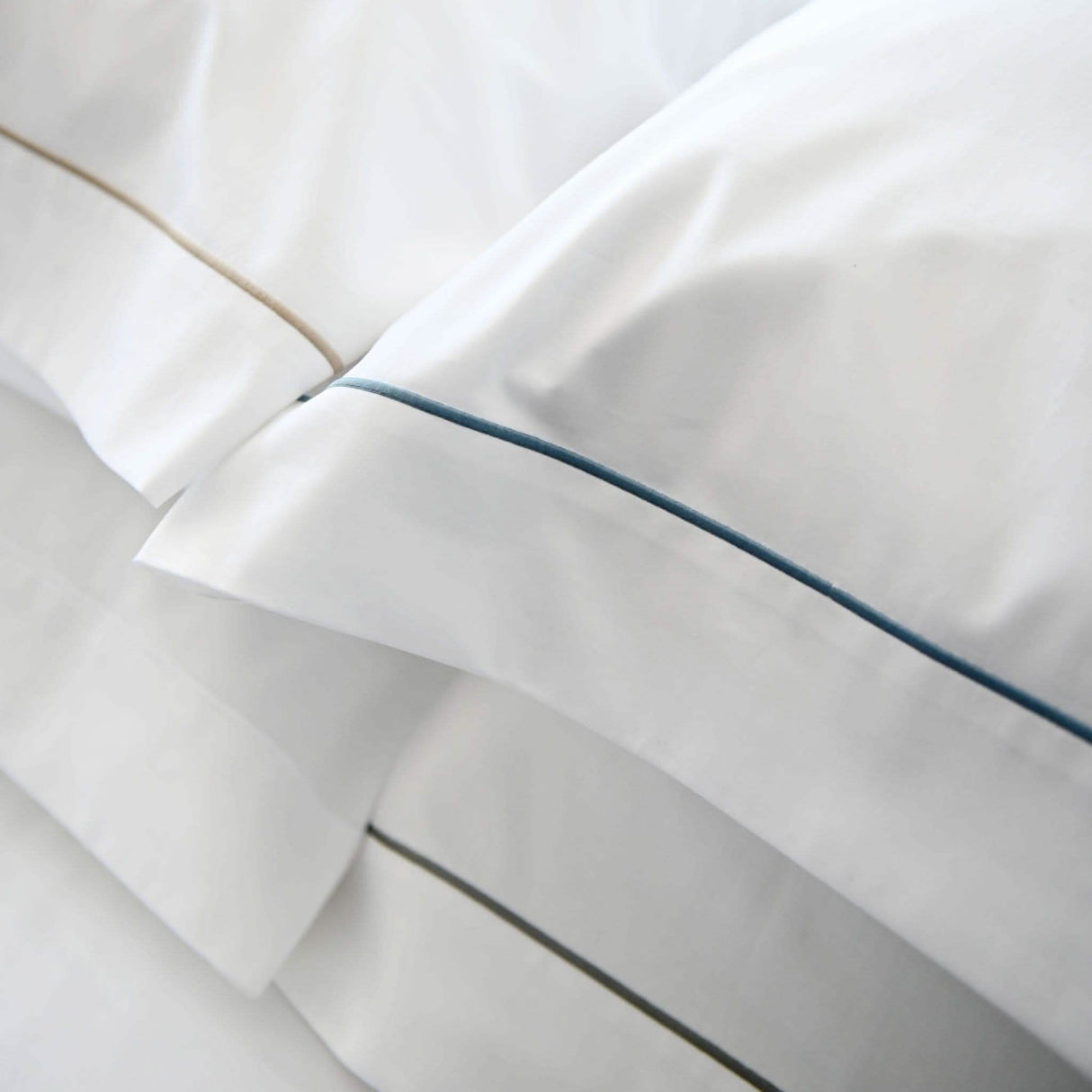 Top-Left: Linen 61470, Bottom-Left: White 61350, Top-Right: Cadet Blue 61172, Bottom-Right: Storm Grey 61353