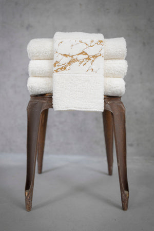 Abyss Alpi Towels with 840 Gold design elements.