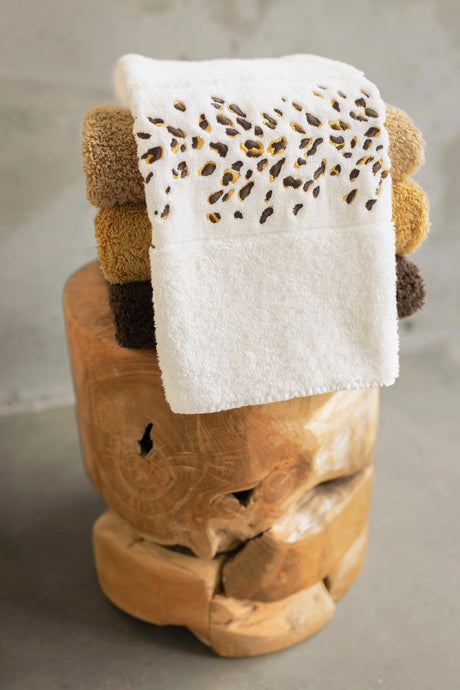 A&H Bengale Hand Towels feature 795 Mustang and 840 Gold embroidery. The base hand towel is 100 White