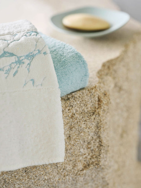 Abyss Alpi Towels with 235 Ice design elements.