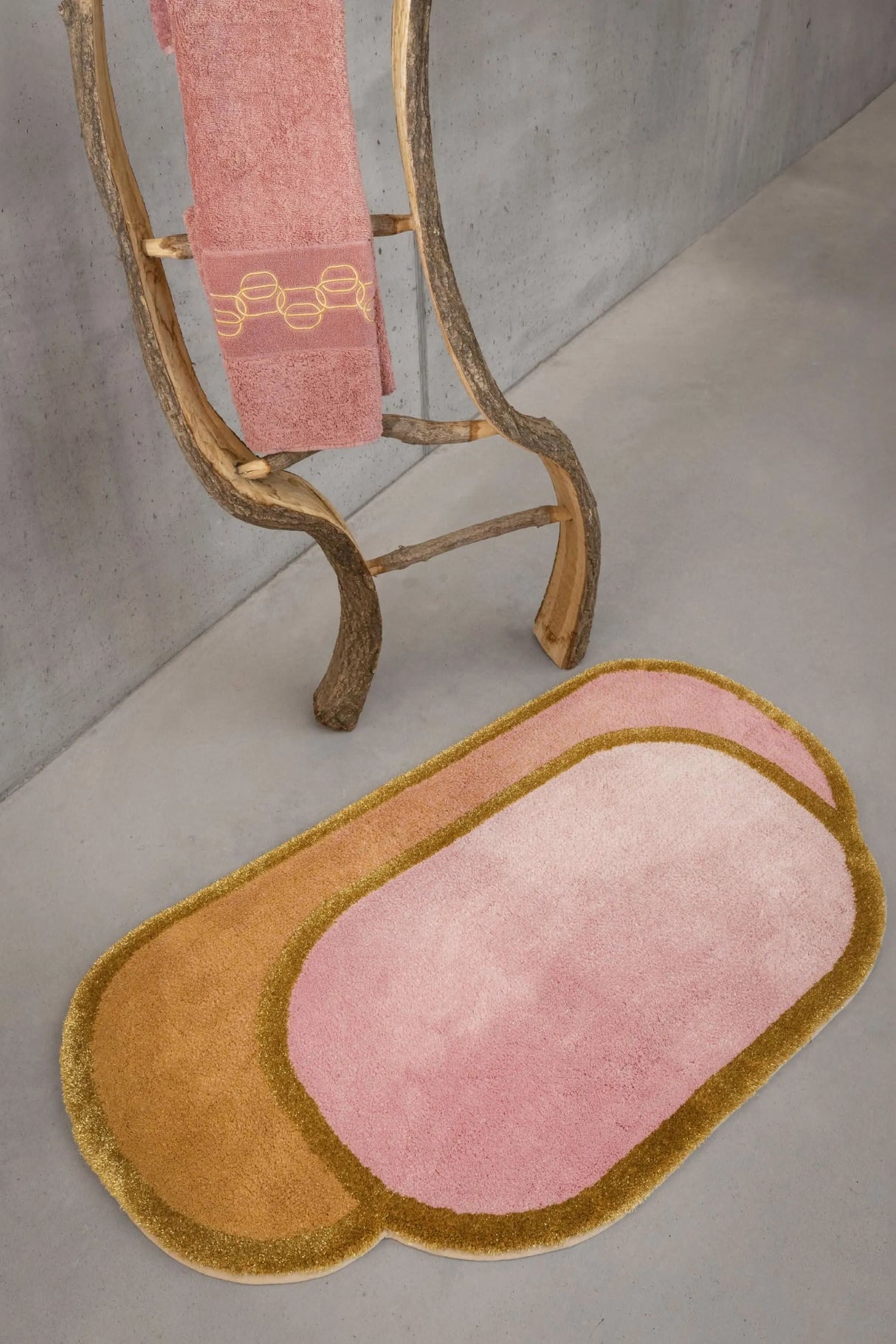 A&H Boudoir Bath Rug w/ non-slip backing. Complimentary colours include 515 Rosette, 518 Primrose, 610 Nude and 840 Gold. Top: A&H Palacio hand towel