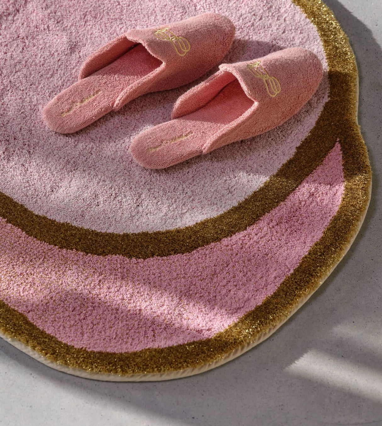 A&H Boudoir Bath Rug w/ non-slip backing. Complimentary colours include 515 Rosette, 518 Primrose, 610 Nude and 840 Gold