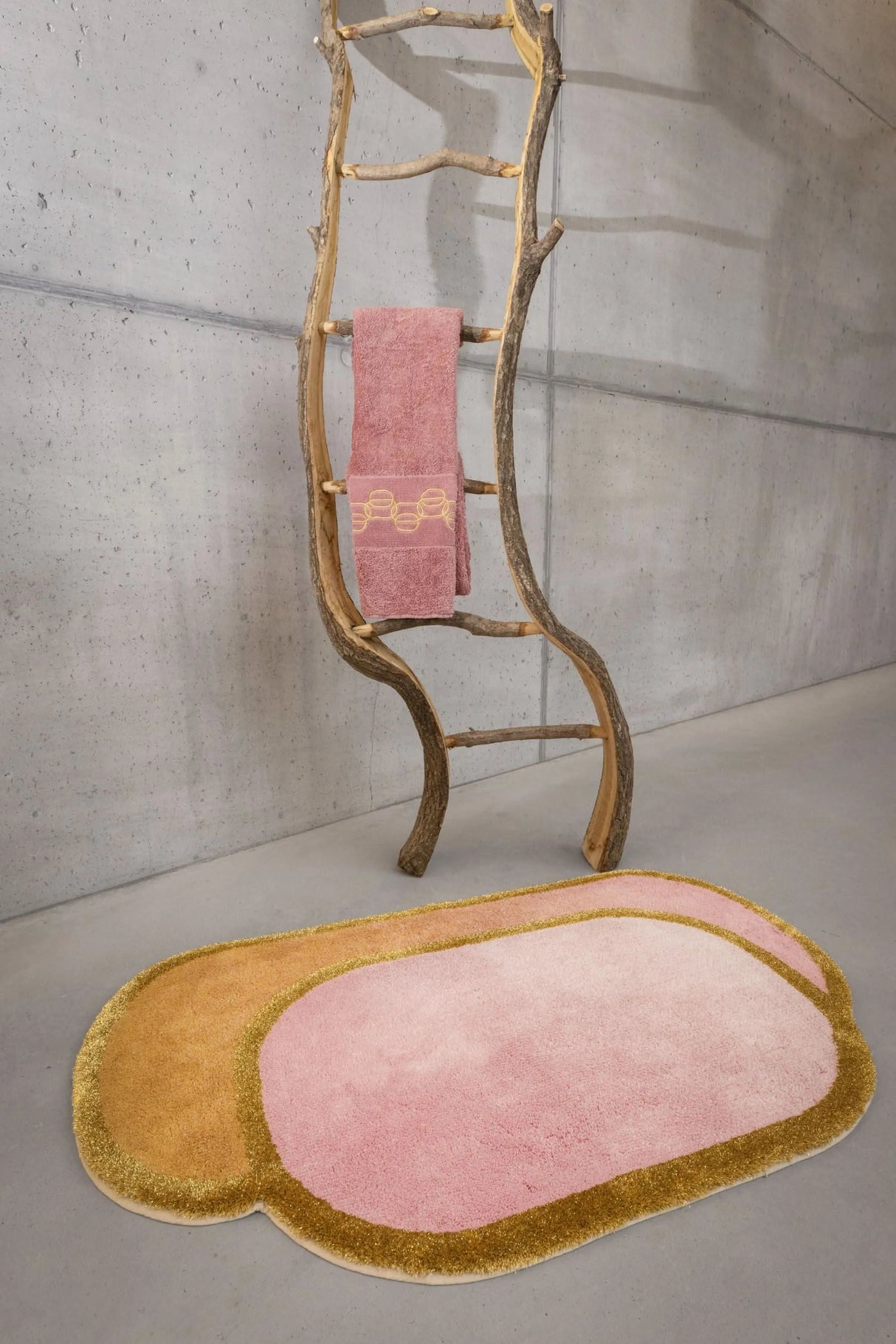 A&H Boudoir Bath Rug w/ non-slip backing. Complimentary colours include 515 Rosette, 518 Primrose, 610 Nude and 840 Gold. Top: A&H Palacio hand towel