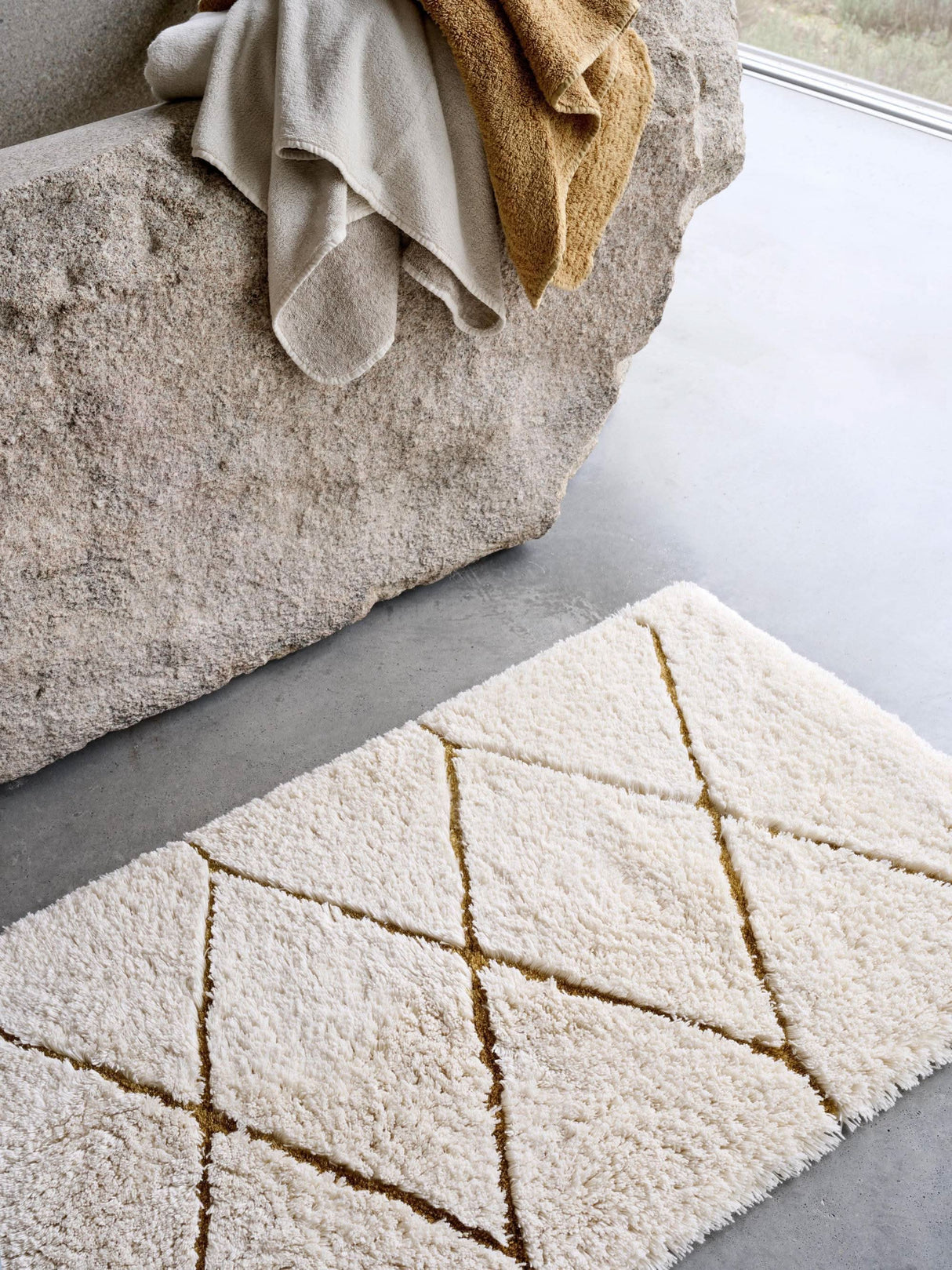 A&H Heritage Bath Rug in 800 Gold. 101 Ecru base + 840 Gold w/ Metallic Lurex Shimmer Highlights
