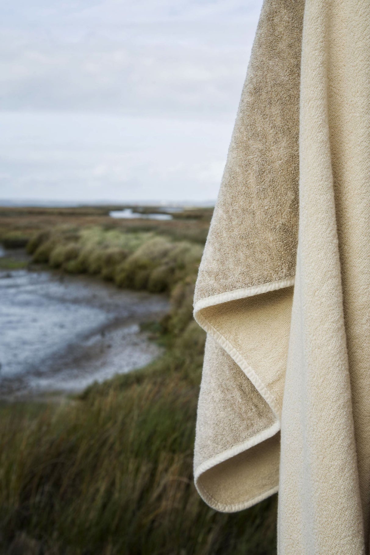 A&H Lino Towels are two-tone, reversible in 101 Ecru and 770 Linen