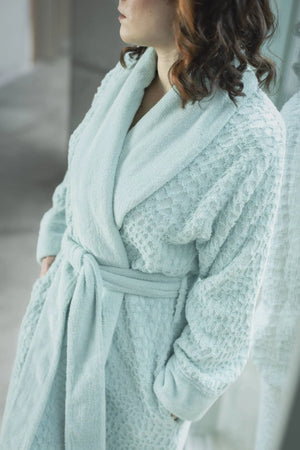 A&H Lodge Robe in 235 Ice
