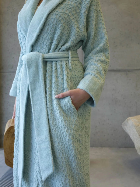 A&H Lodge Robe in 235 Ice