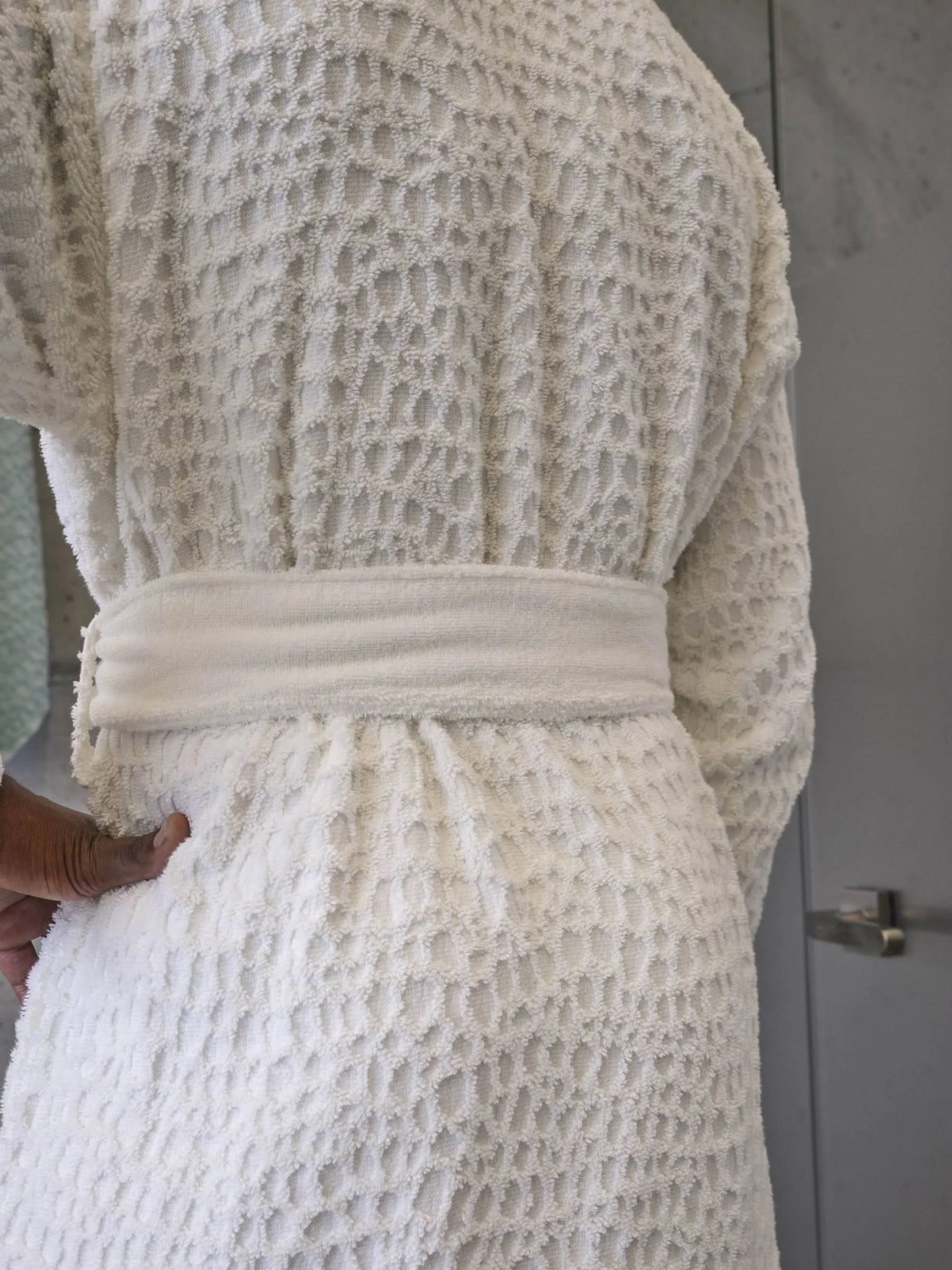 A&H Lodge Robe in 103 Ivory
