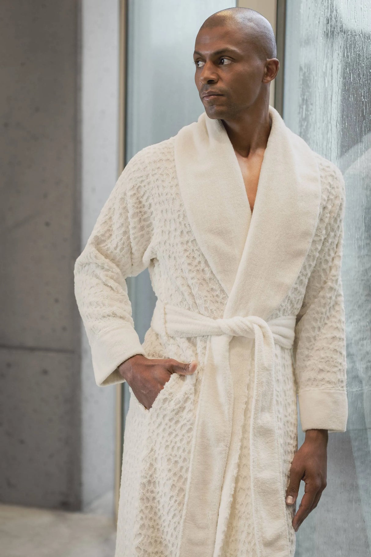 A&H Lodge Robe in 103 Ivory