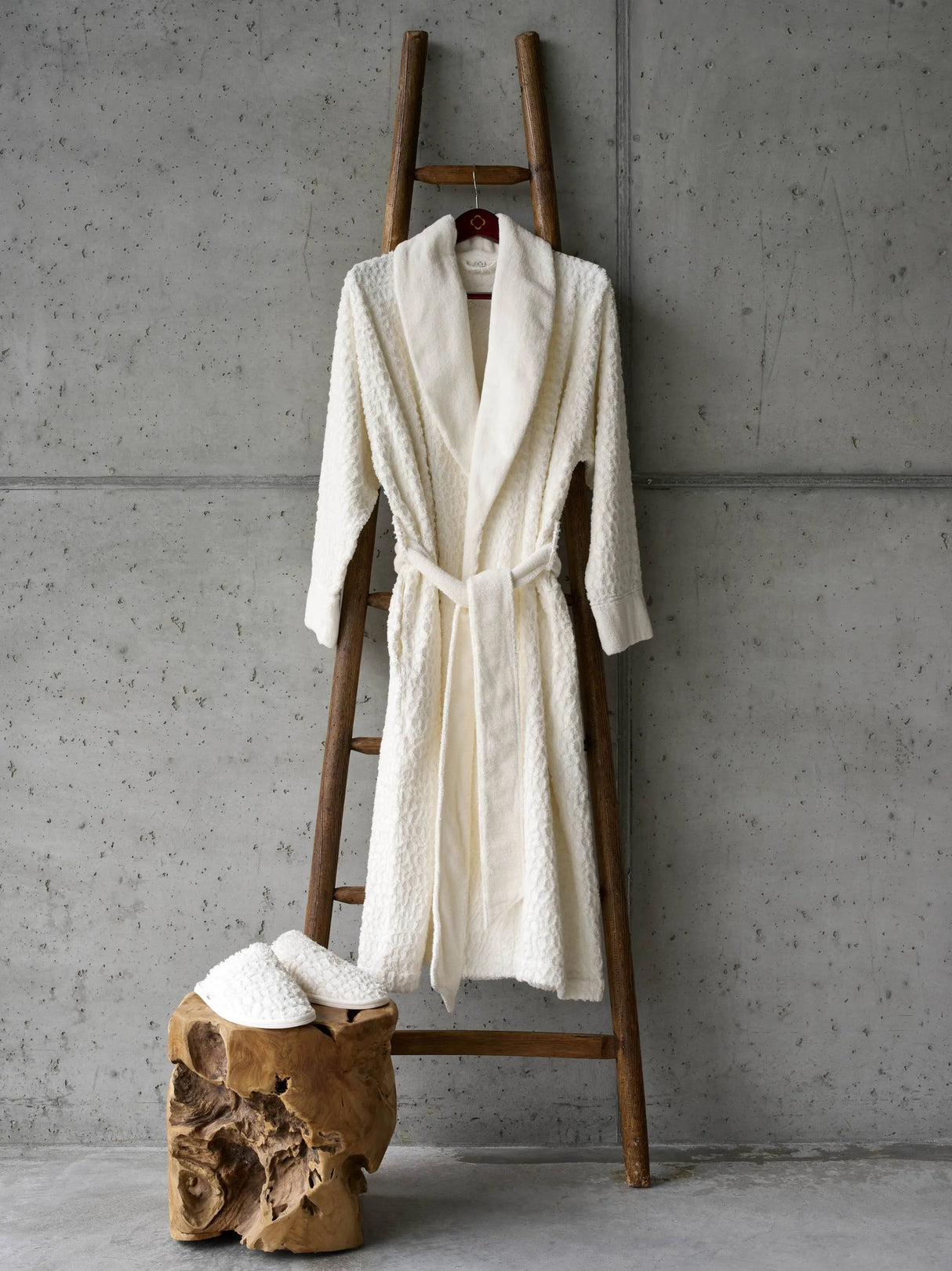 A&H Lodge Robe & Slippers in 103 Ivory