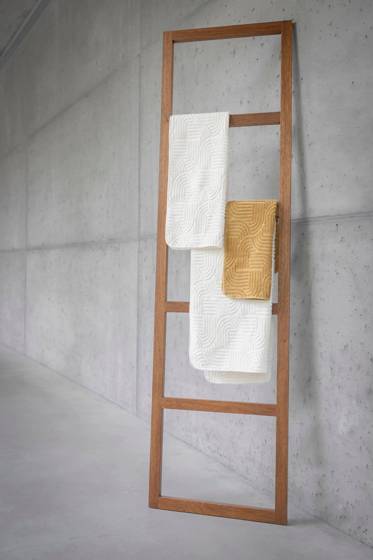 A&H Olly Towels in 103 Ivory & 840 Gold