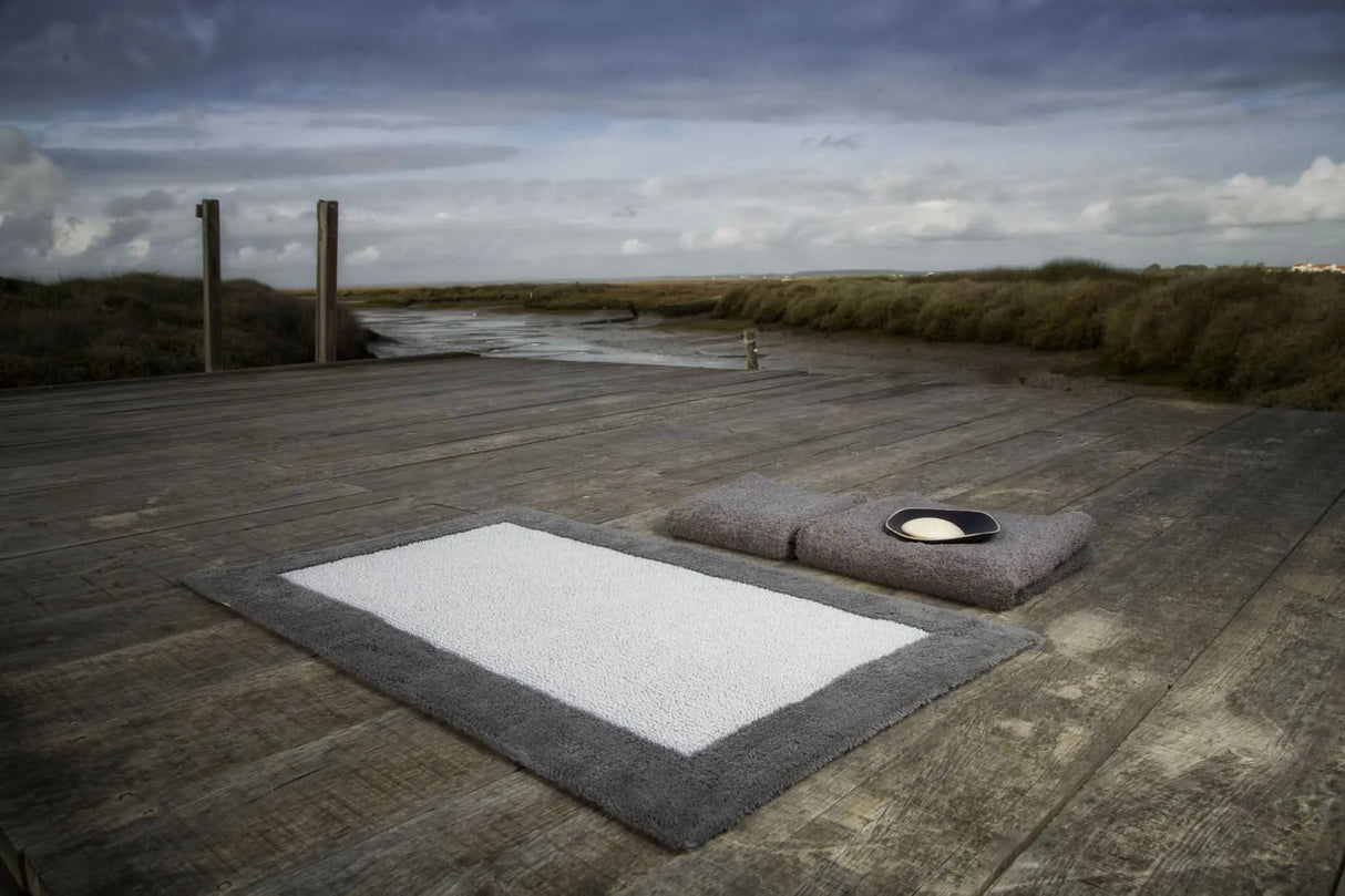 A&H Origine Reversible Bath Rug in 920 Gris (border) and 992 Platinum (Inset). 100% Giza Egyptian Cotton Long Staple