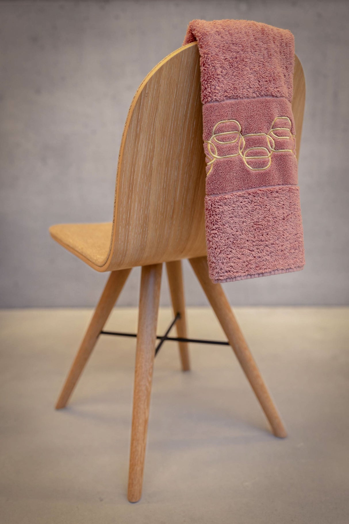 A&H Palacio Hand Towels feature gold embroidery. 515 Rosette base towel colour, in 100% Giza Egyptian Cotton Extra Long Staple