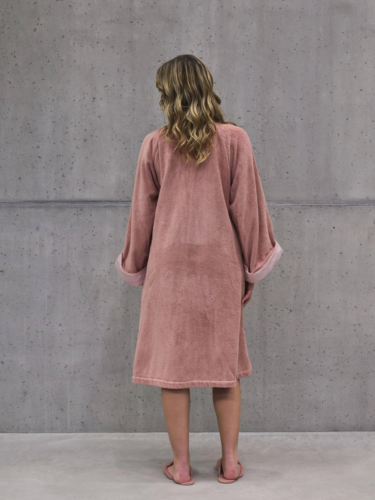 A&H Palacio Robes feature A&H 515 Rosette terry, double-faced with Celso de Lemos Secret sateen. Both fabrics are made from 100% Giza Egyptian Cotton Extra-Long Staple