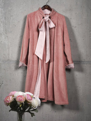 A&H Palacio Robes feature A&H 515 Rosette terry, double-faced with Celso de Lemos Secret sateen. Both fabrics are made from 100% Giza Egyptian Cotton Extra-Long Staple