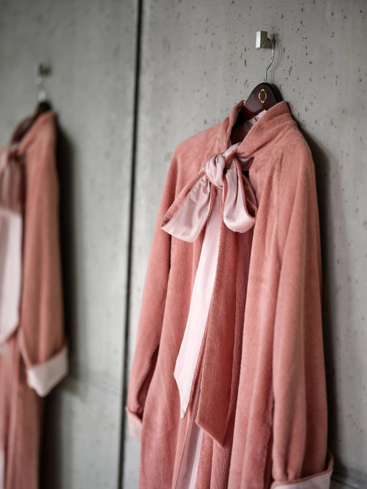 A&H Palacio Robes feature A&H 515 Rosette terry, double-faced with Celso de Lemos Secret sateen. Both fabrics are made from 100% Giza Egyptian Cotton Extra-Long Staple