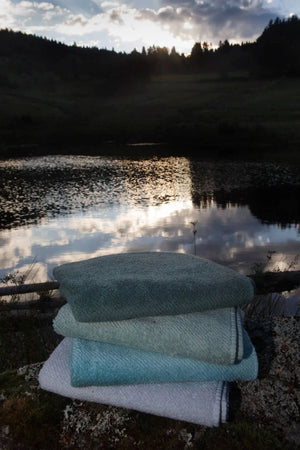 A&H Twill Towels (top-to-bottom) in 325 Dragonfly, 210 Aqua, 370 Turquoise and 100 White