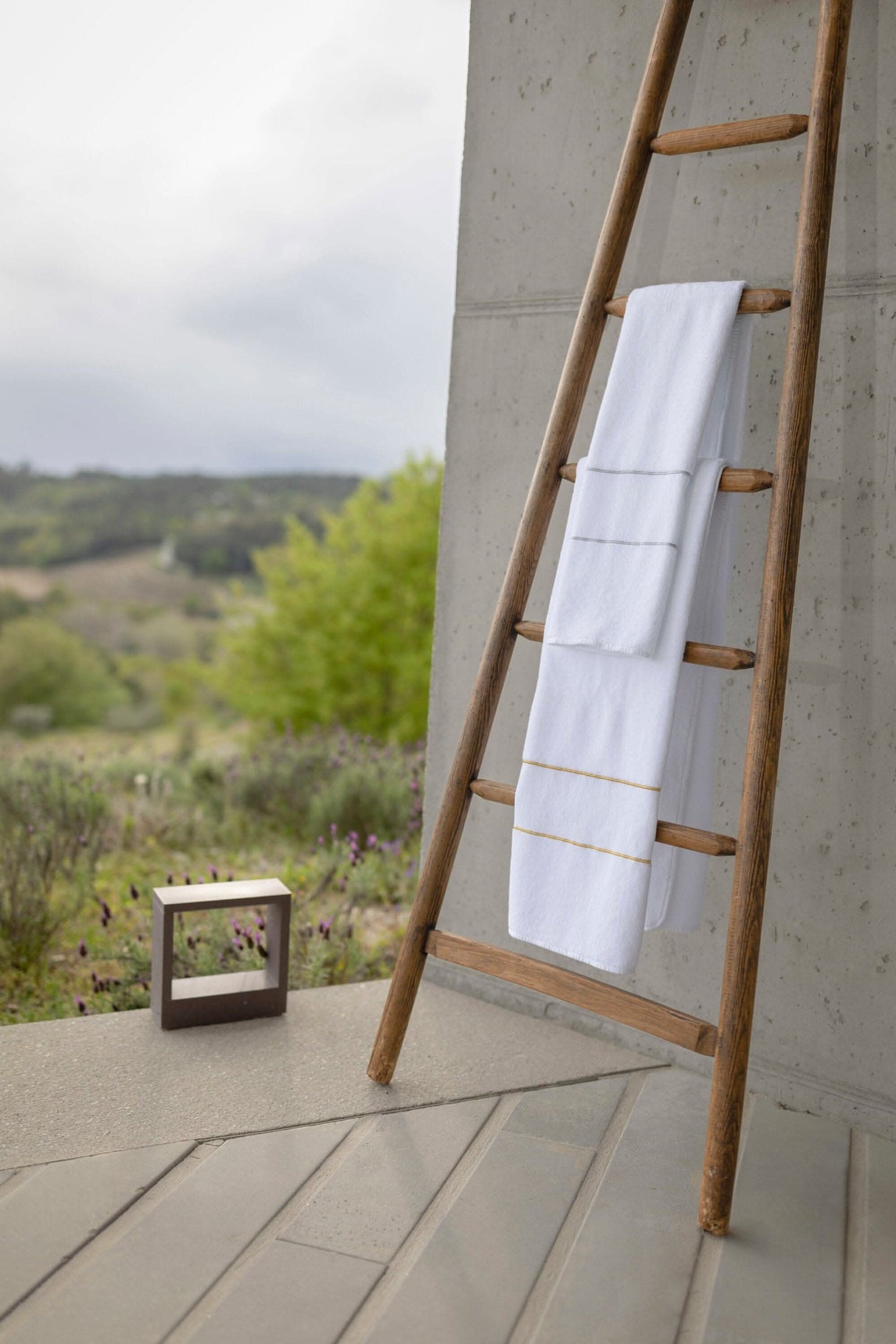 Top: Lara 109 Silver. Bottom: Lara 108 Gold