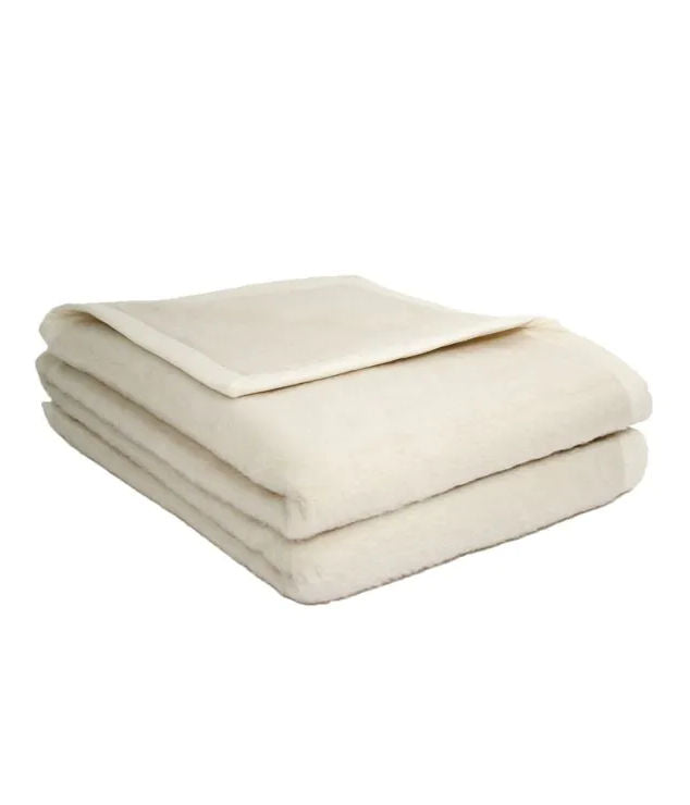 Crème / Crème 100% Alpaca Blankets by Brun de Vian-Tiran