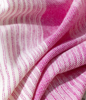 Fuchsia Throw Closeup (150 x 200 cm)