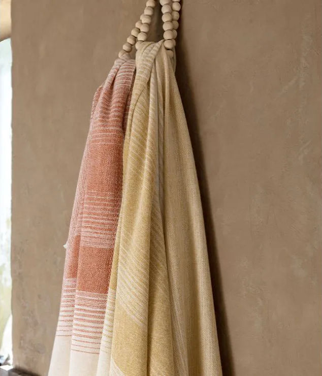 Left: Paprika, Right: Moutarde (Mustard) Throws (150 x 200 cm)