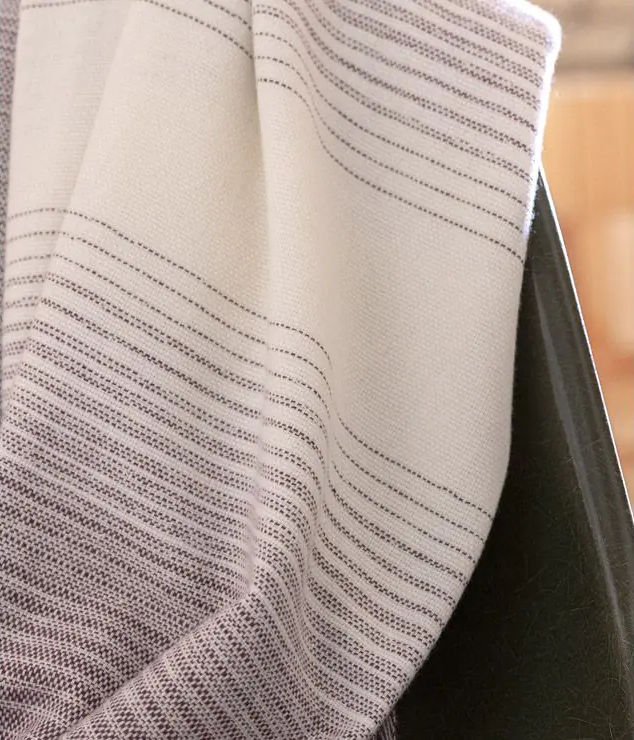 Prune (Plum) Throw (150 x 200 cm) Closeup