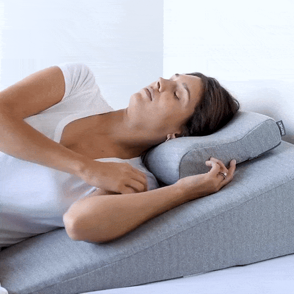 Symbia 16° is intended for both side and back sleeping. Shown here with a Somnia 03" back sleeper pillow