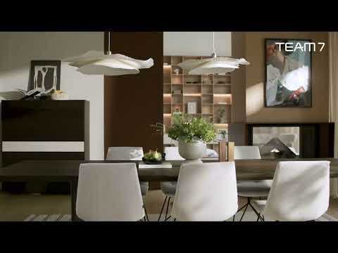 TEAM 7 echt.zeit dining table + lui chair + filigno highboard. video: TEAM 7