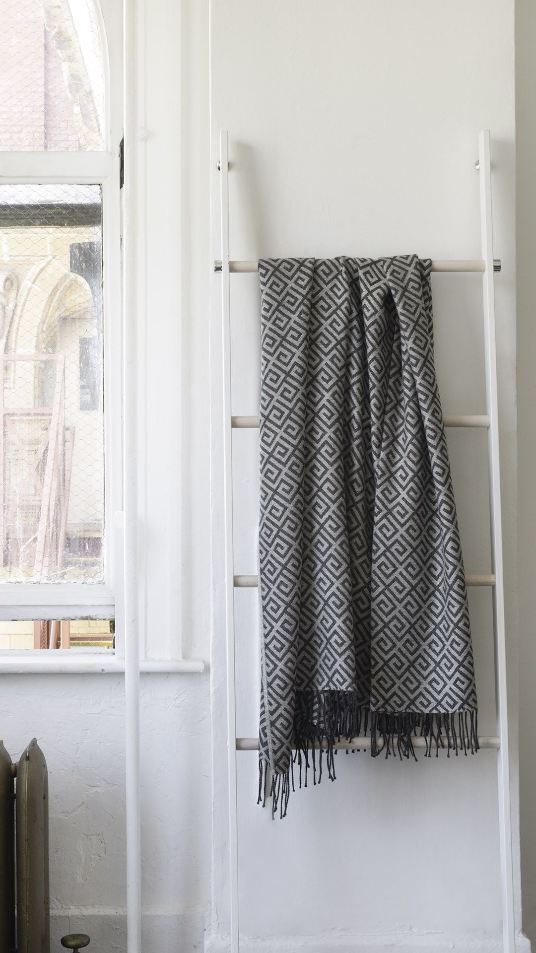St Genève Bruno Throw in Charcoal colourway