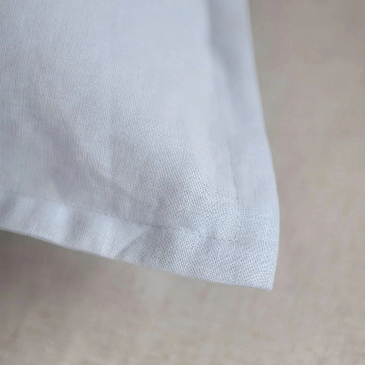 St Genève Echo Linen in Sky - Sham corner detail