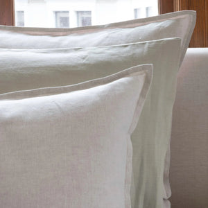 St Genève Echo Linen in Lemongrass (middle knife-edge pillow)