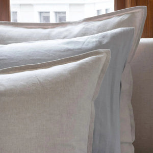 St Genève Echo Linen in Mist (middle knife-edge pillow)