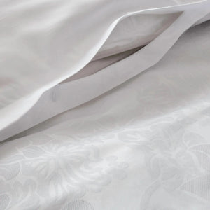 St Genève Eterna in Fiori - duvet cover w/ zippered closure, backed in Capri 100 White solid