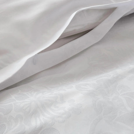 St Genève Eterna in Fiori - duvet cover w/ zippered closure, backed in Capri 100 White solid