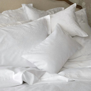 The St Genève Eterna Collection is offered in 3 patterns