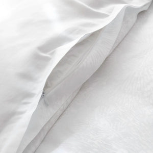 St Genève Eterna in Lumina - duvet cover zipperd closure, duvet cover backed in Capri 100 White solid
