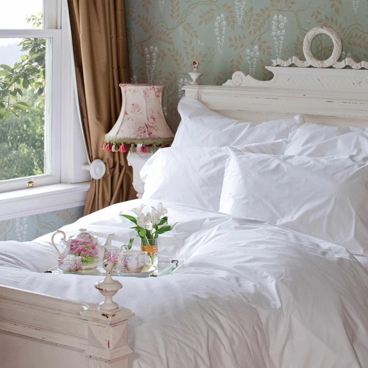 Hotel Roma in White