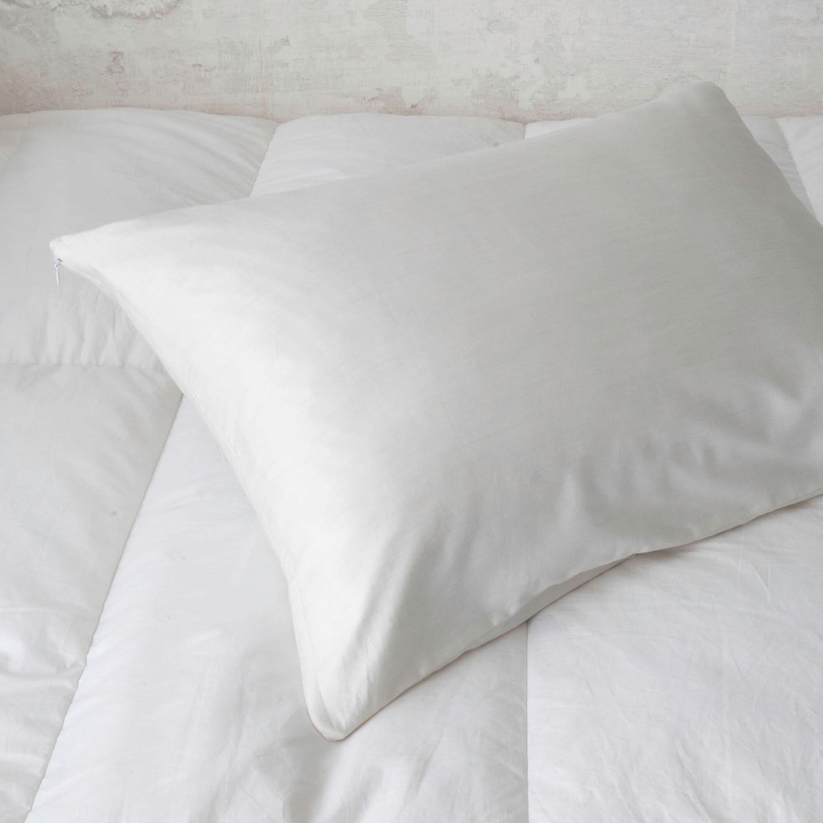 Loading Protection Pillows St Genève ION Silver-Infused Odour-Eliminating Pillow Protectors – The ...