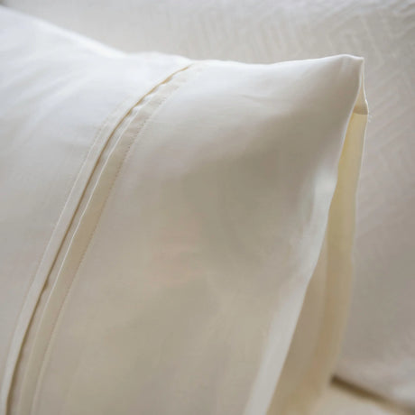 St Genève Regency in Cream. Closeup of the double-face tuck pleat detail on Regency pillowcases