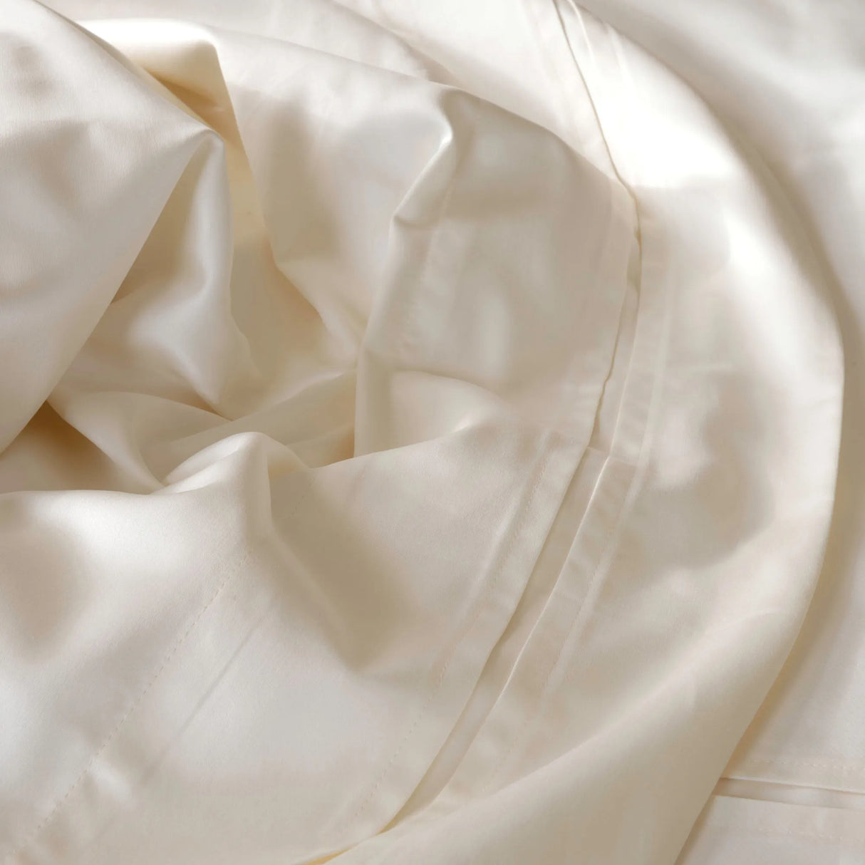St Genève Regency in Cream. Closeup of the double-face tuck pleat detail on the duvet covers