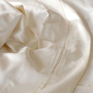St Genève Regency in Cream. Closeup of the double-face tuck pleat detail on the duvet covers