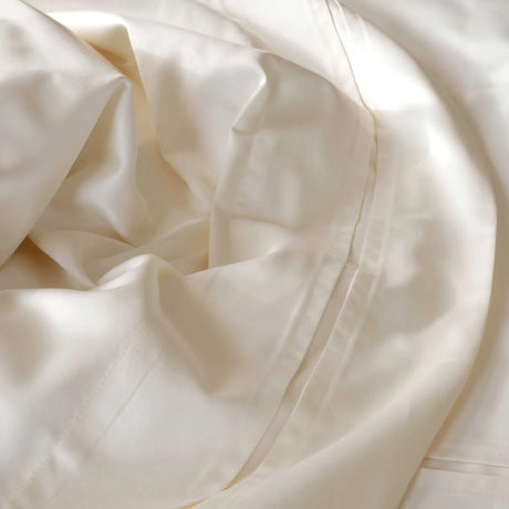 St Genève Regency in Cream. Closeup of the double-face tuck pleat detail on the duvet covers