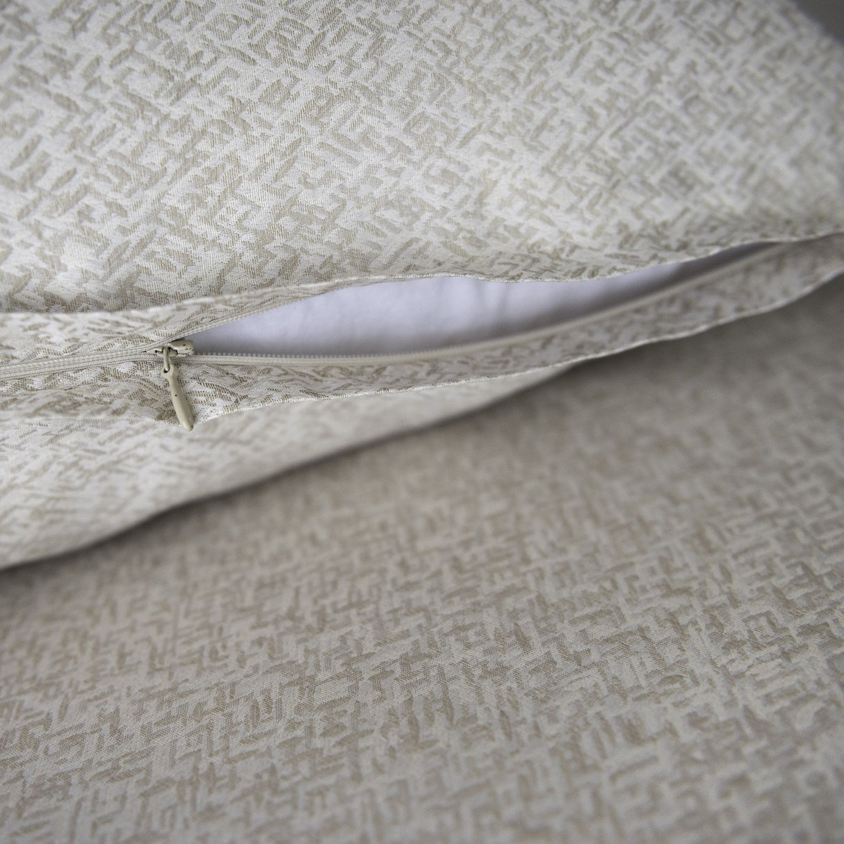 St Genève Rio Duvet Cover in Pearl colourway