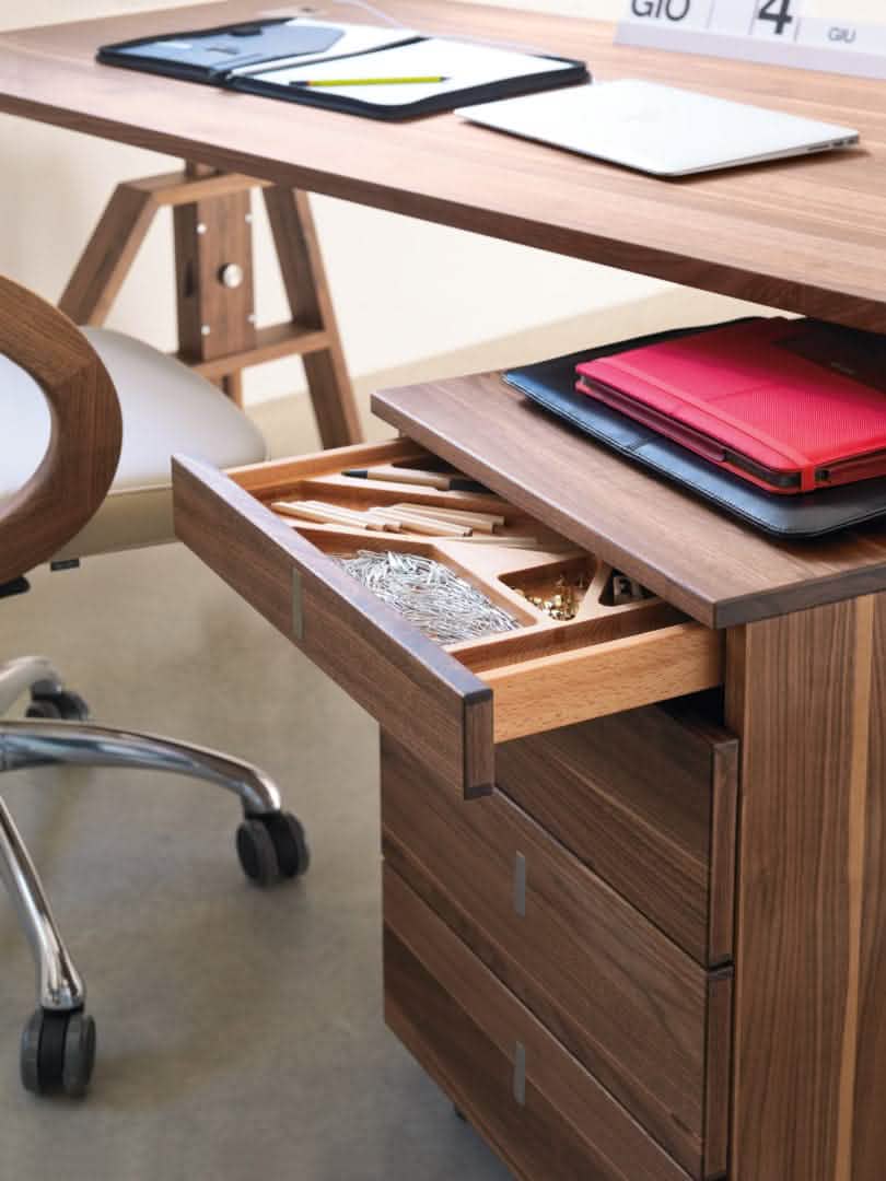 TEAM 7 cubus desk. photo: TEAM 7 - Available in Canada at The Mattress & Sleep Co.