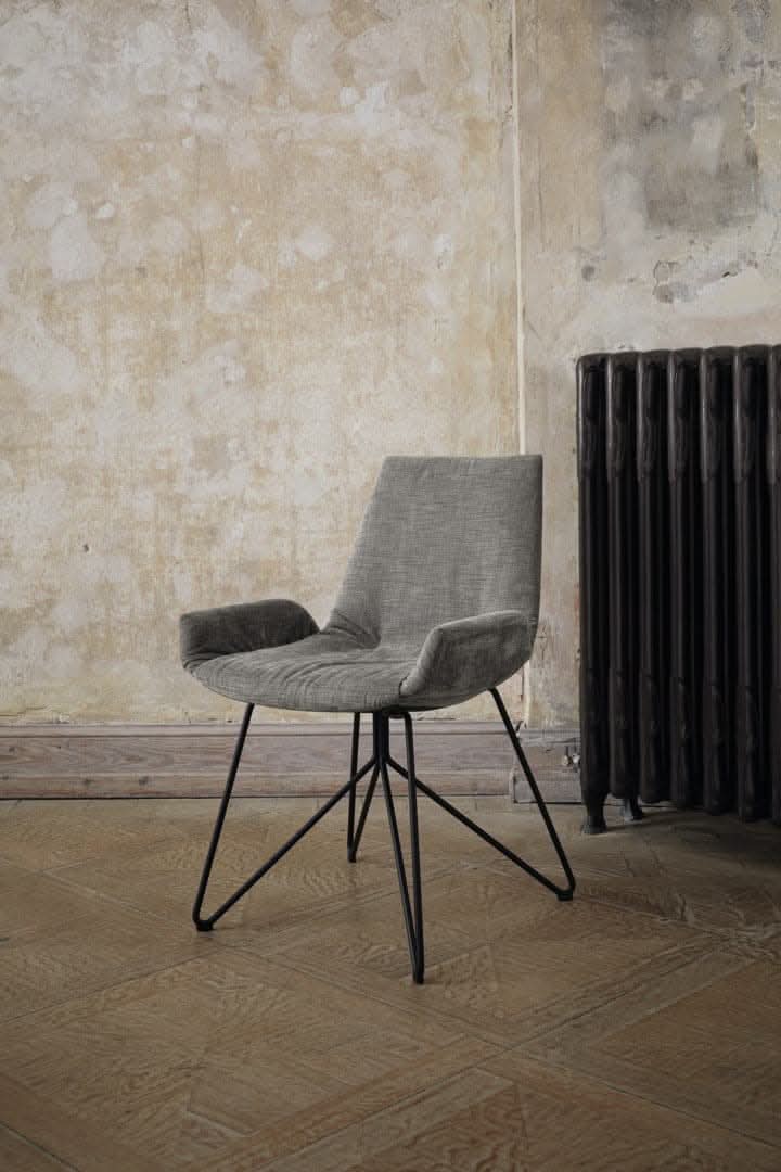 TEAM 7 lui chair. photo: TEAM 7 - Available in Canada at The Mattress & Sleep Co.